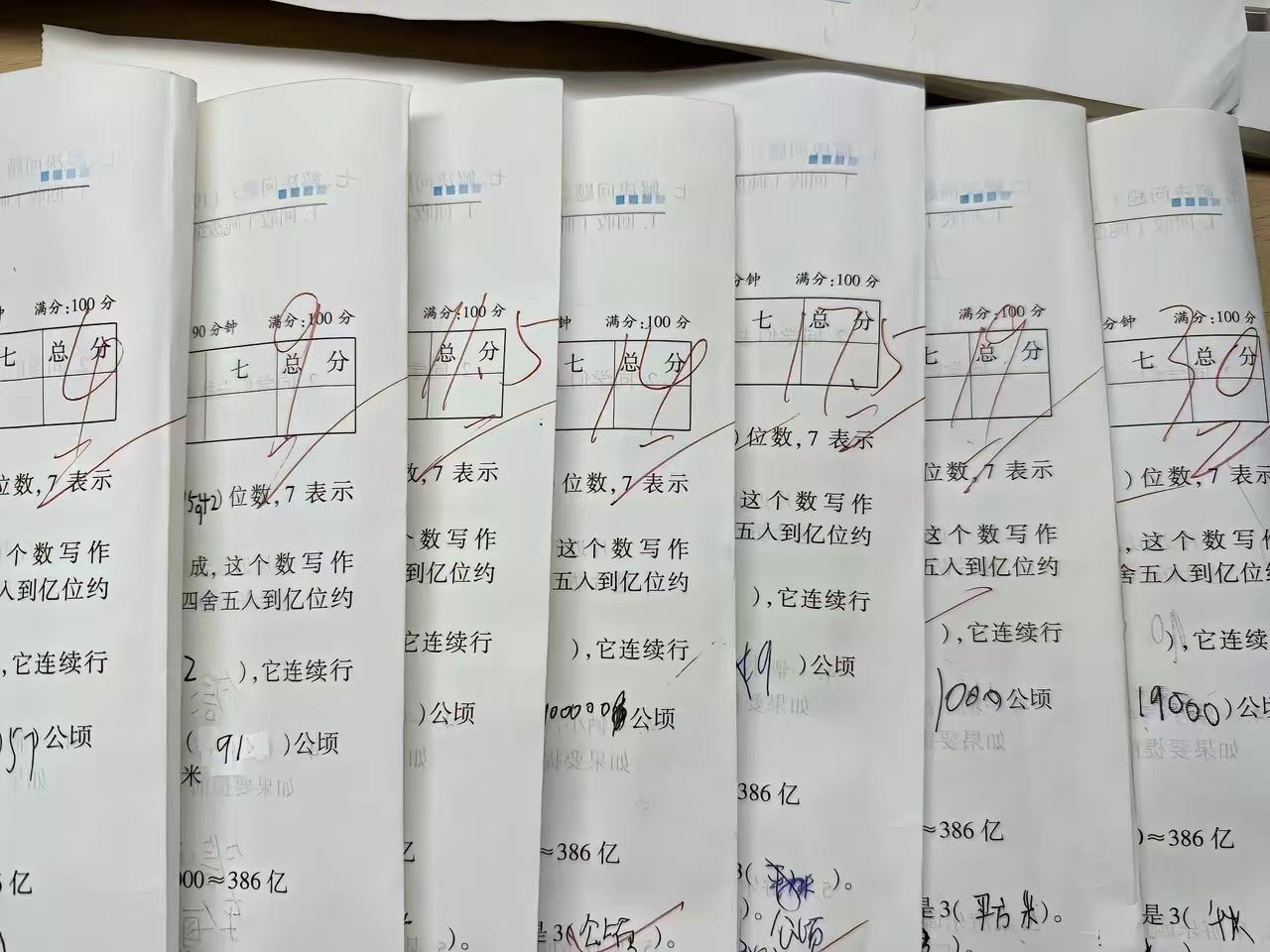 让恁班主任再给恁找个后数学老师吧！这成绩什么老师都不用找，家长领着孩子看书，读课