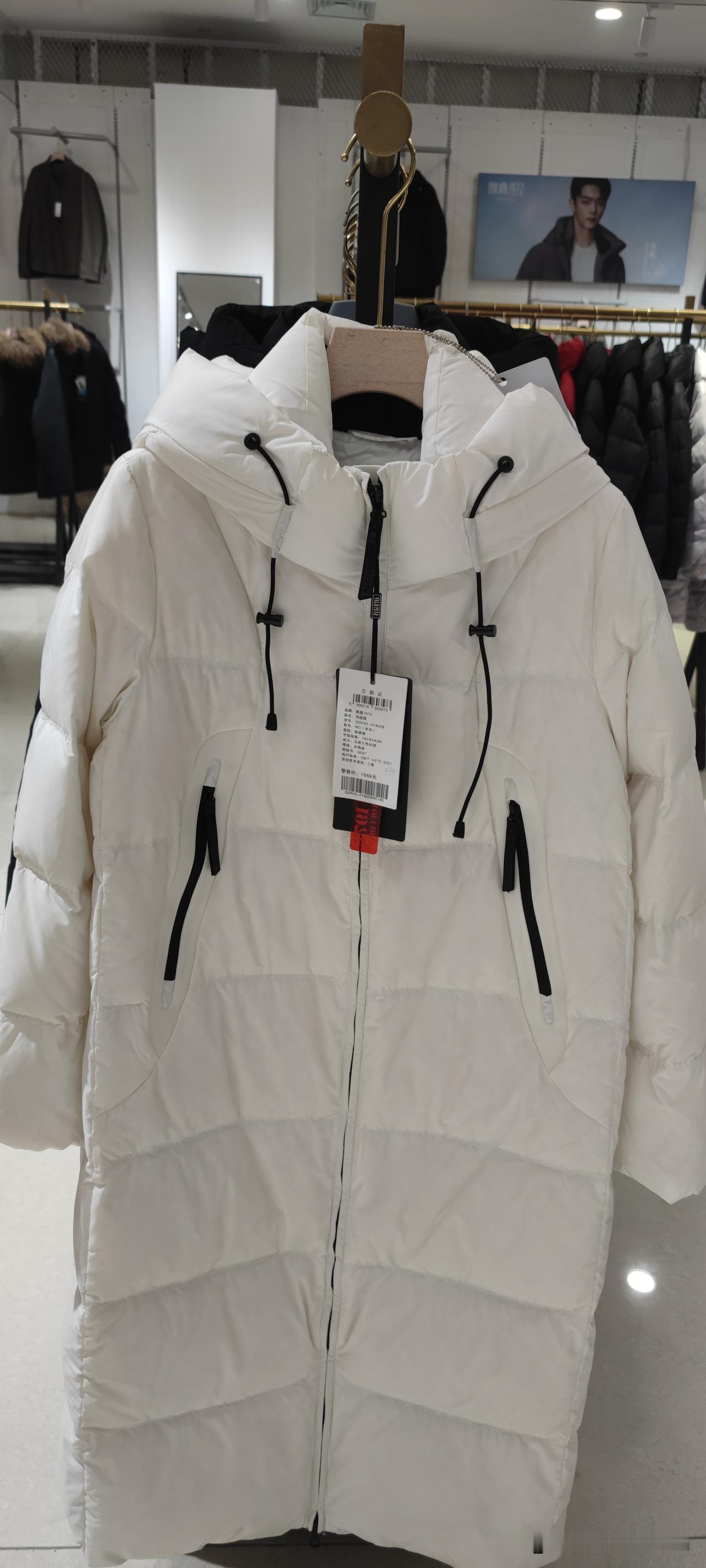 洗羽绒服的方法刚才一位老顾客又来给孩子买浅色羽绒服，这已经是今年第三件了。