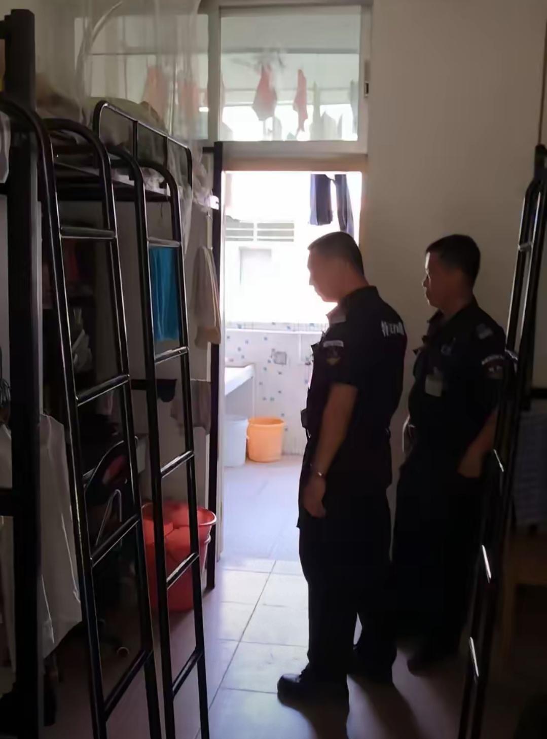 干保安千万不要值夜班，因为熬一夜下了班以后，你回到宿舍未必就能睡好。现在大部分保
