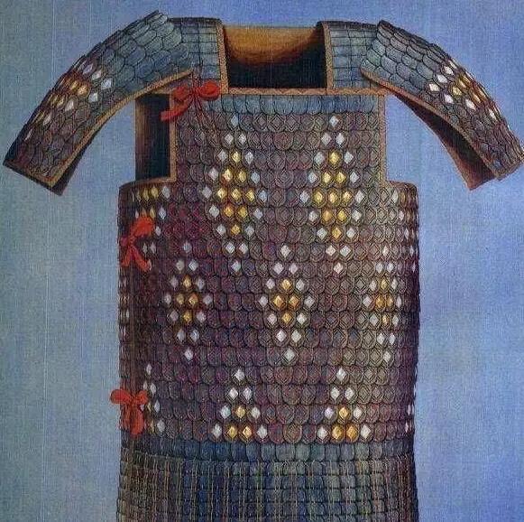 古代私藏刀枪弓箭都没事，私藏盔甲为何要被绞死？且历朝历代不能容忍。手里攥把刀