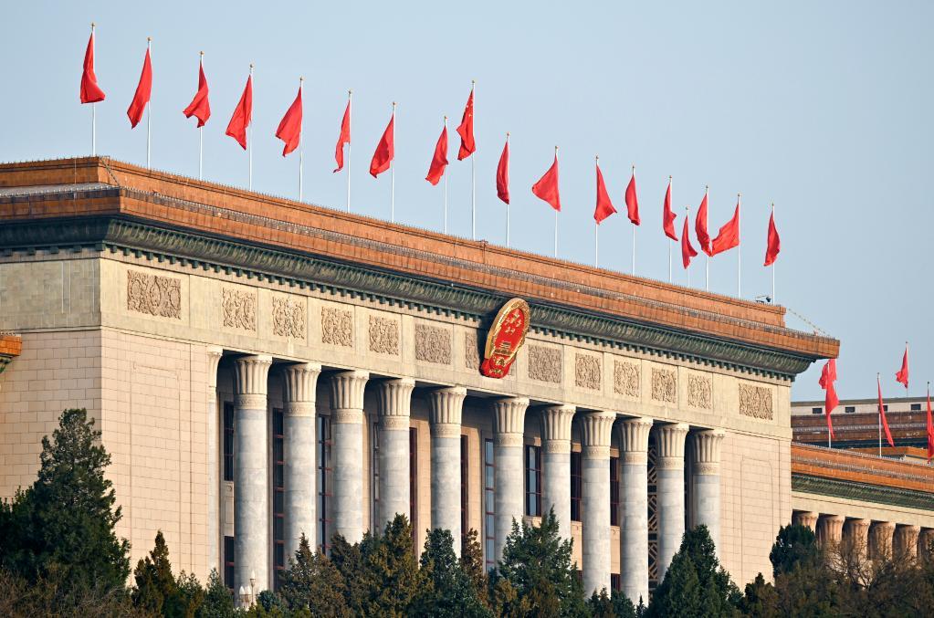 刚刚结束的党的二十届四中全会指出，“十五五”时期经济社会发展必须遵循以下“六个坚