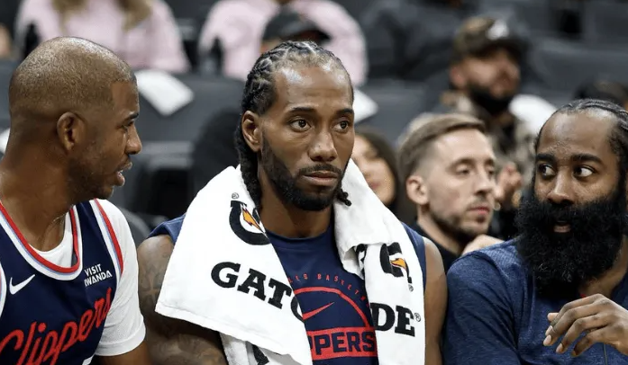 快船客场123-140不敌热火。科怀-伦纳德最近三场比赛的数据：39分、3篮