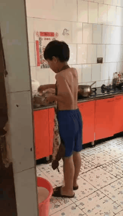 十分写实了甚至我现在炸东西，也还是这个样子小朋友加油！