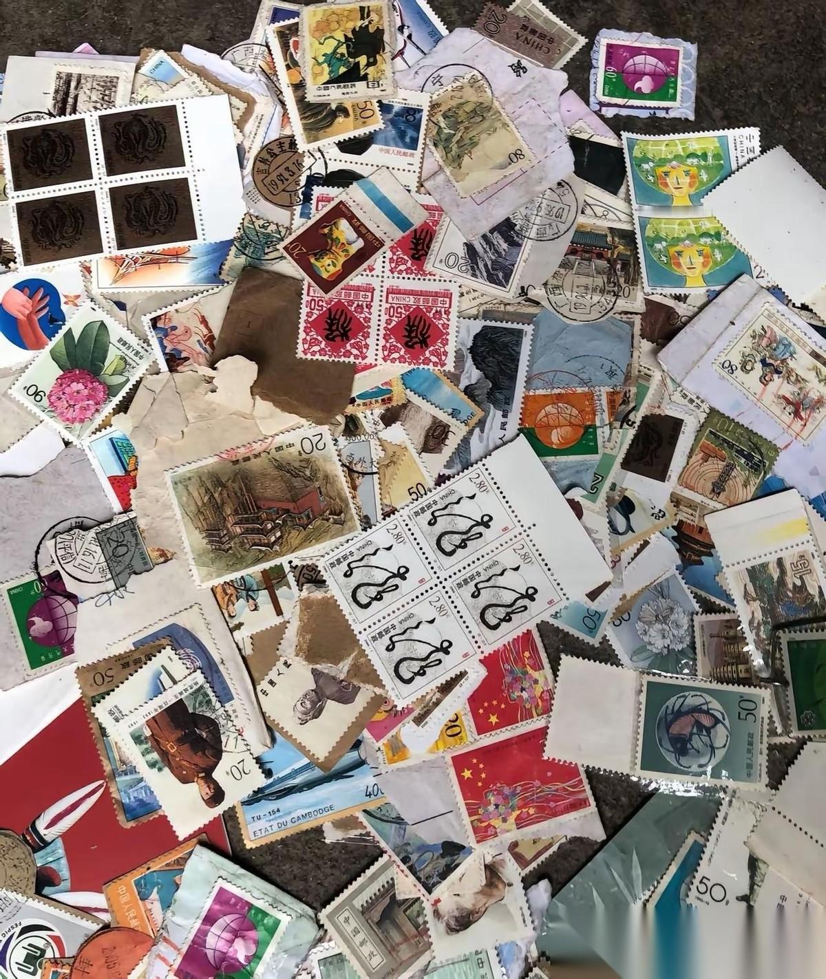 邮票总公司终于挺不住了，据说今年的单套邮票发行量已经降破了500万量，不久前公布