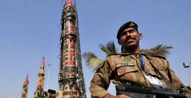 以色列这下闯大祸了，美国想保都保不住！巴基斯坦核威慑已经严阵以待！4月8