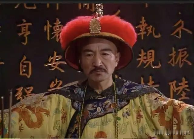 道光十一年，奕纬死了。二十四岁，长子，死因正史只写了一个字：薨。这一脚是怎么