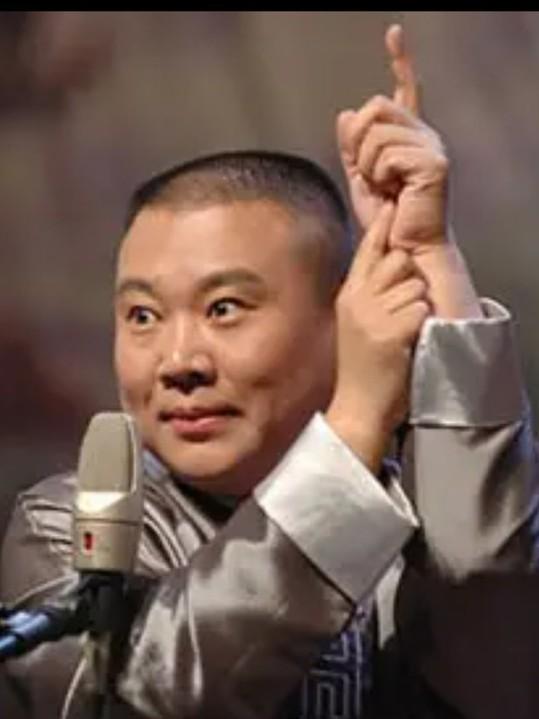 郭德纲就会于家乐。岳云鹏就会满地爬，就会耍贱卖萌。张鹤伦就会二人转，孟鹤堂就会耍