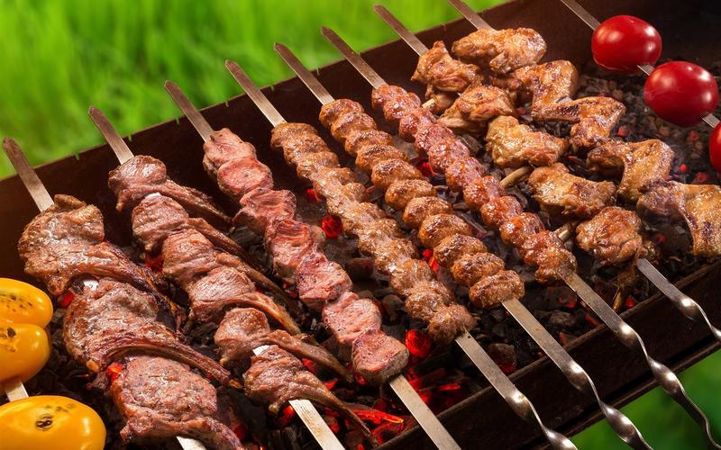 59岁大叔每天饭后散步，3个月后脑溢血去世，医生痛心：2事害了他饭后散步在中