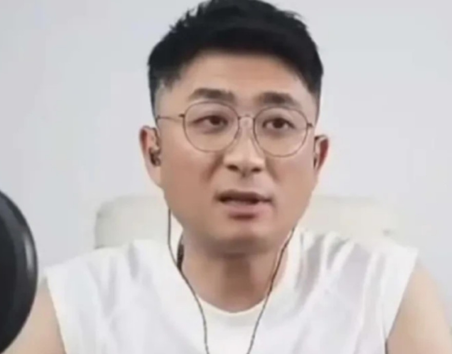 郭德纲和侯耀华世纪大和解，杨老五完全是被二大爷给涮了！近日郭晓小在直播间宣布