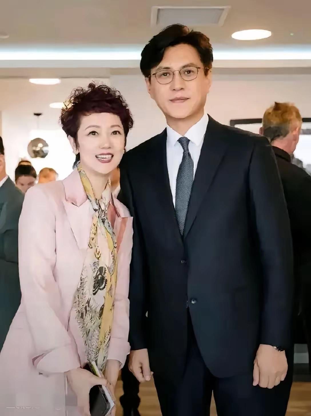 靳东上个月以领导的身份带领团队参加“爱丁堡艺节”，并出席“聚焦中国”暨“魅力上海