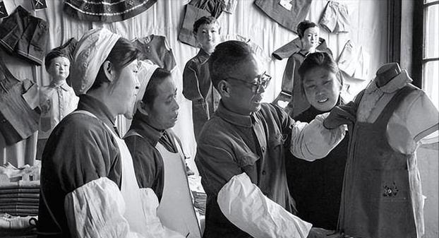 70年代末，中国从日本进口了大量化肥，发现装化肥的袋子竟然是上好的尼龙布料，这在