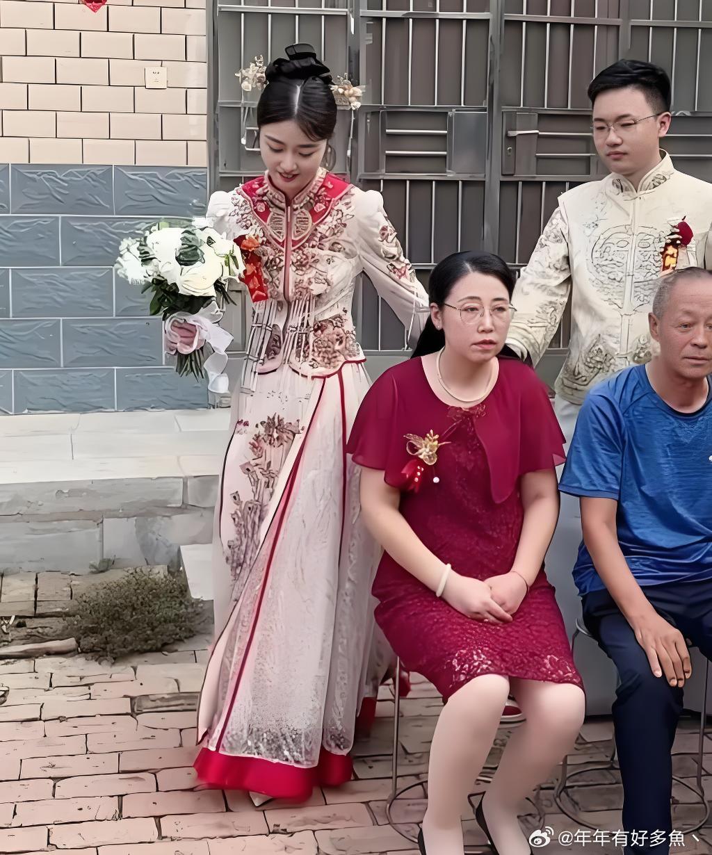 这婚结的，唯一高兴的只有新娘