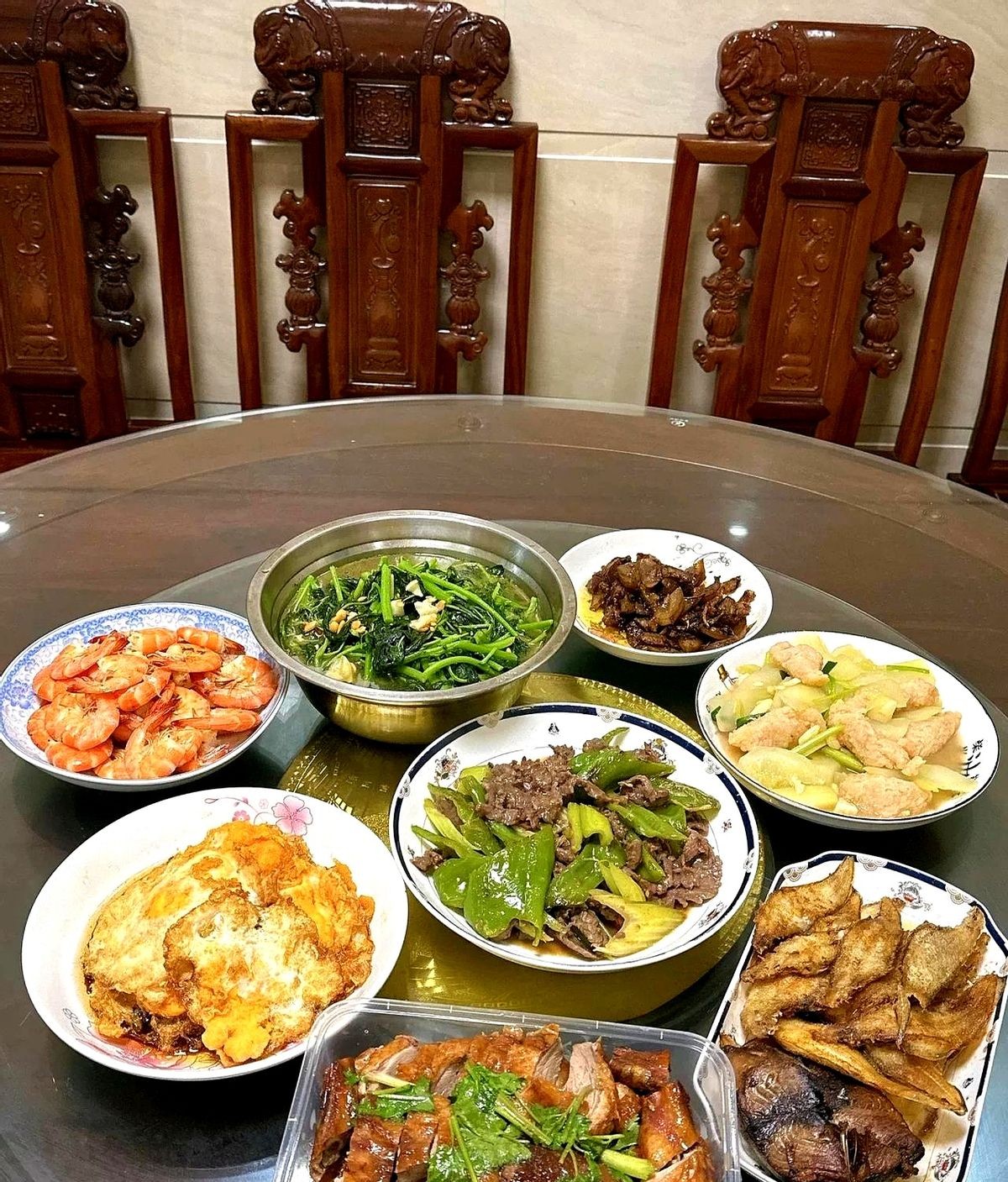 这样的饭菜，你想不想吃？今天中午又是我嫂子做的饭，我嫂子每次做饭都会安排