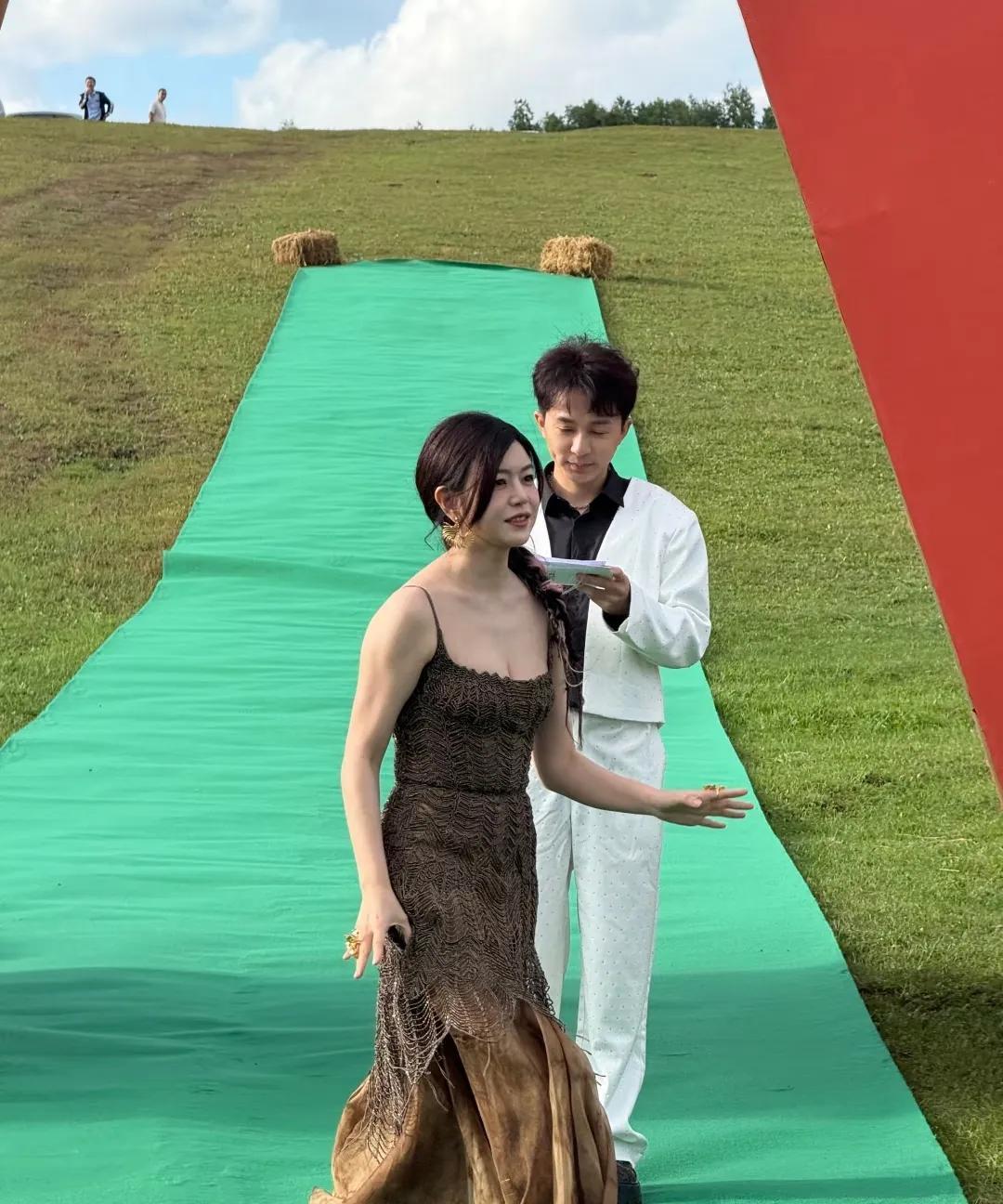 陈妍希真是让人哭笑不得，说好的是天生丽质难自弃，结果误闯网友的镜头直接变成了