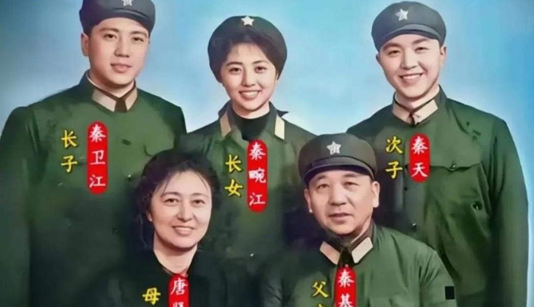 母亲，女儿的颜值都很高，红色基因后继有人。这真正是高能量、高智商、高能耐、高颜