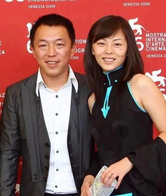 黄渤28岁时，考上了北影成人学院，但学费不够，女同学小欧给了2.4万元，后来黄渤