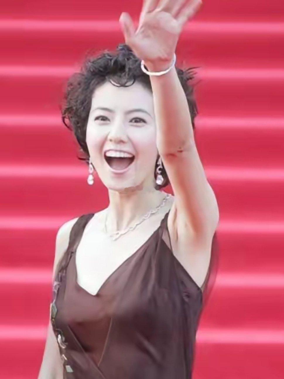 高圆圆这个造型证明，再好看的人也架不住发型丑