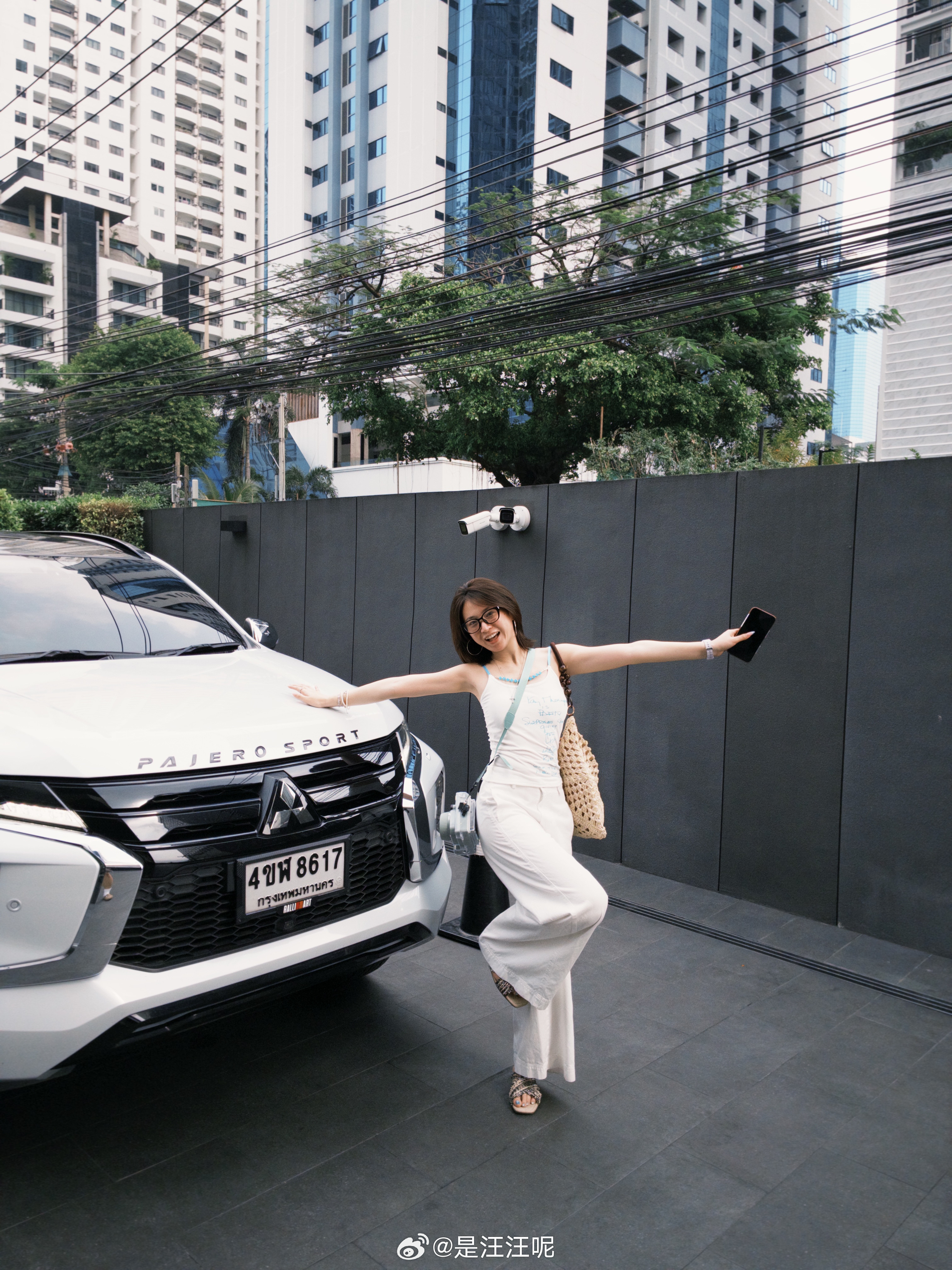 我发现人在出去旅游的时候状态是真好！前阵子去泰国路边素颜随手拍的，肉眼可见的放松