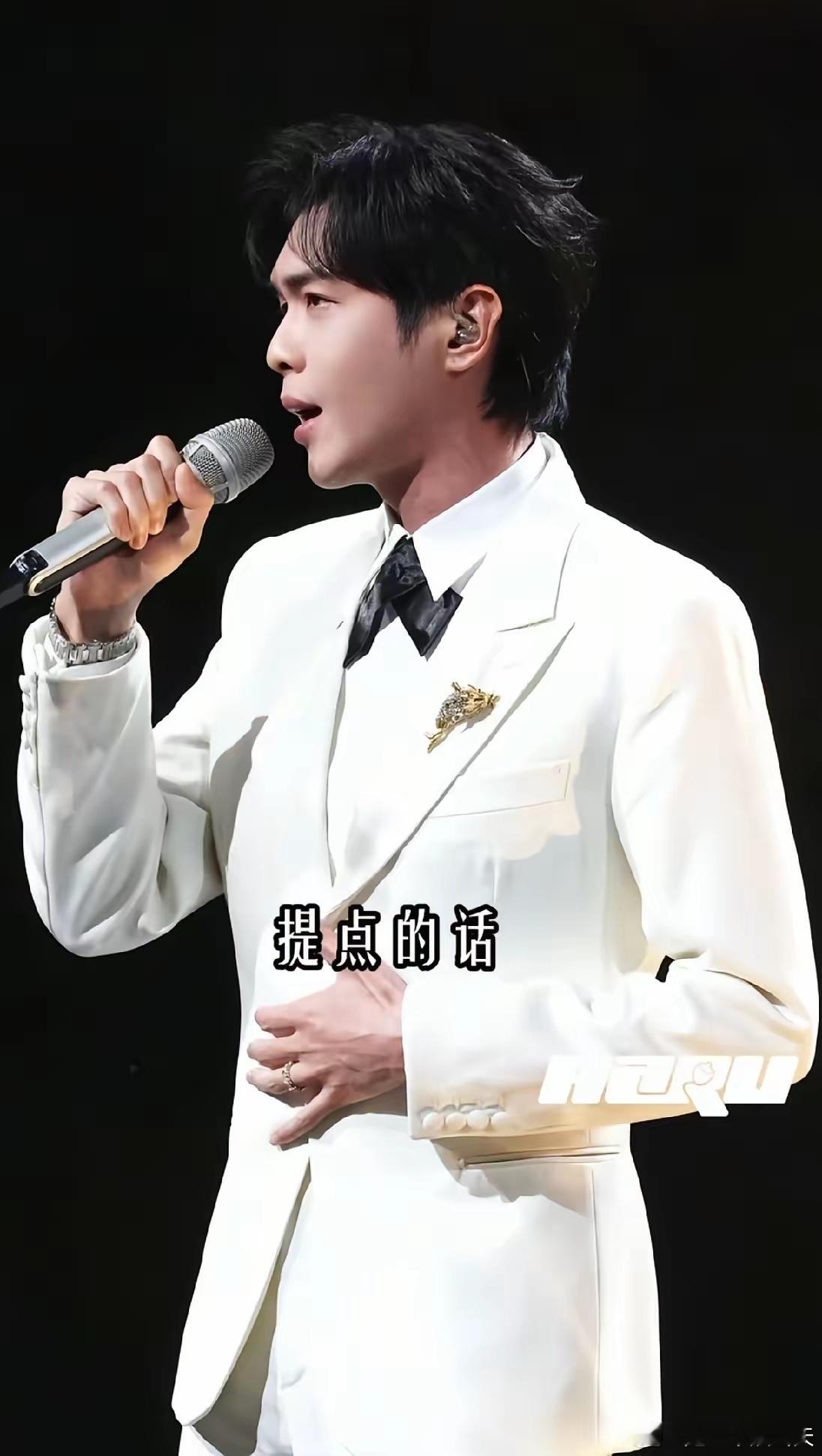 我宣布大湾区电影音乐晚会最大的问题是张若昀，因为他唱《借过一下》出乎意料地好听​不知道你们有没有看张