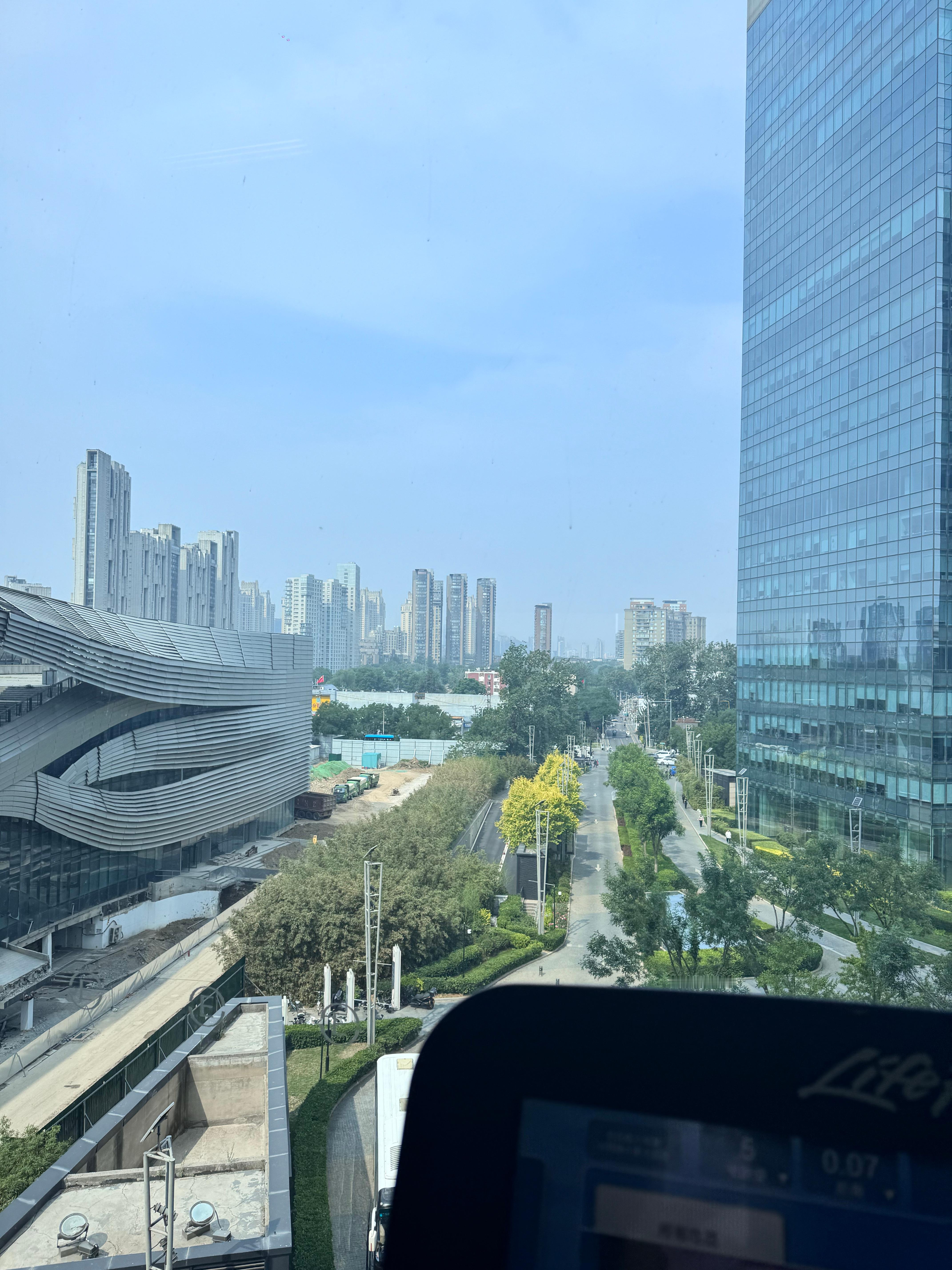 早晨起来健身了一会，中午到机场不知道带什么就带了只小鸭子回🦆哈哈哈傍晚突发奇想