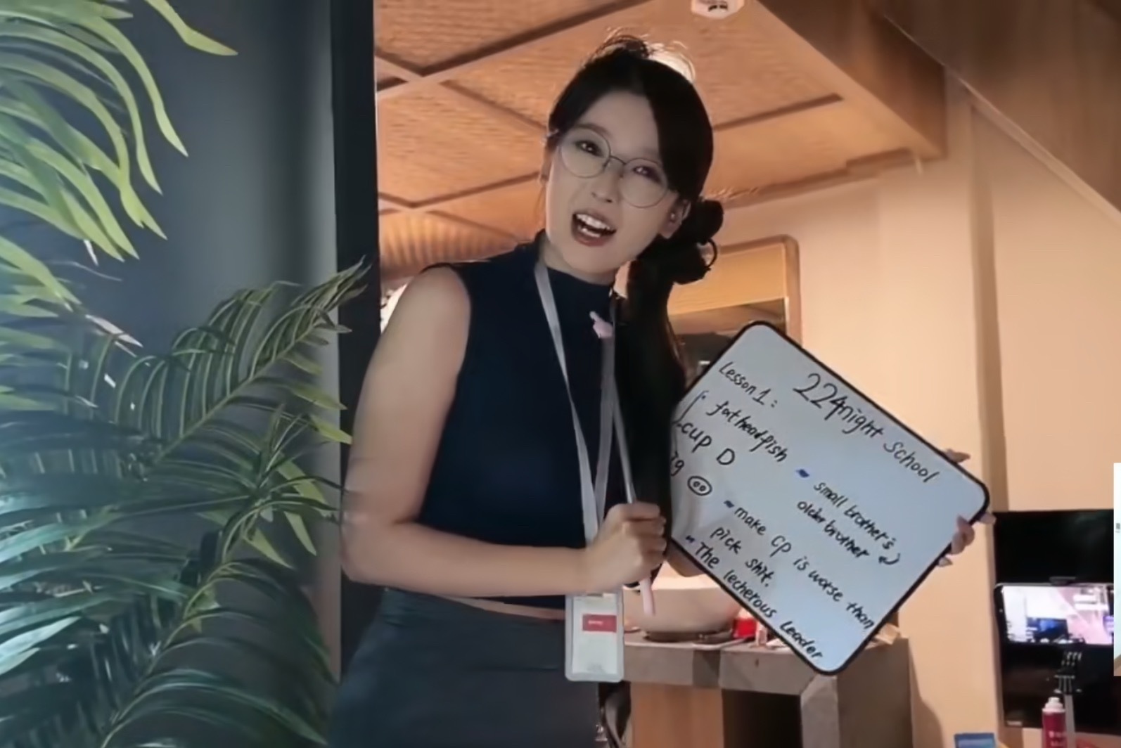 马上要参加刀区团播的女主播开设“英语角”科普刀区主播的英文名枫哥：fathea