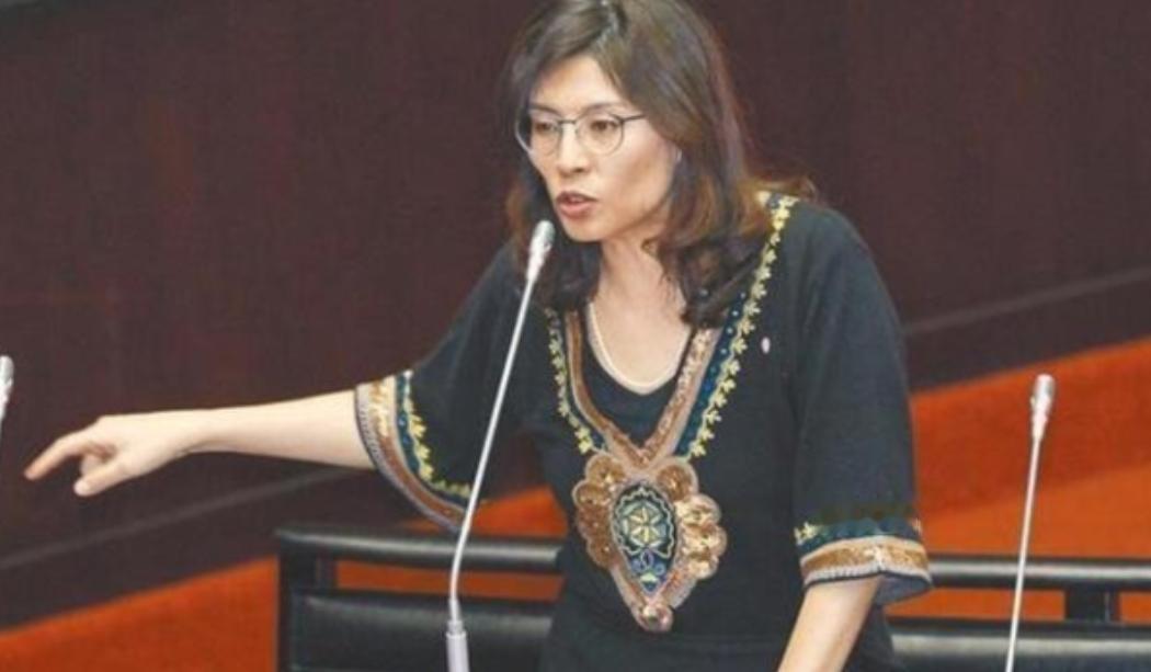 没想到郑丽文竟然提出了这样犀利的问题！她说，如果有一天，台湾真的和解放军对上了，