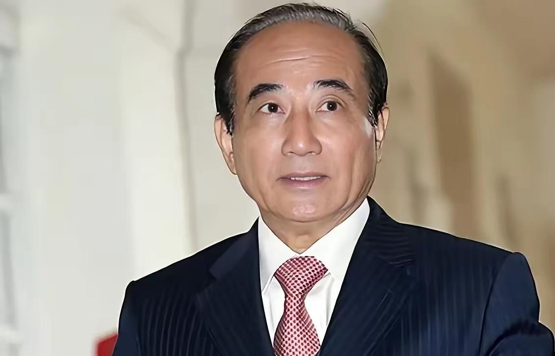 没有任何预警，国民党的中枢神经已经换了人。王金平只需一个眼神，李乾龙只需一次穿梭