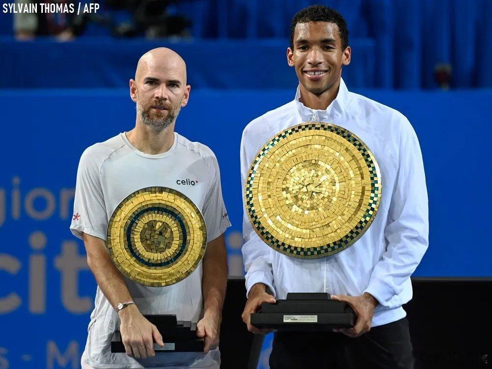 00后冠军数：阿尔卡拉斯25、辛纳24、阿利亚西姆9。现役室内冠军数：德约科维奇