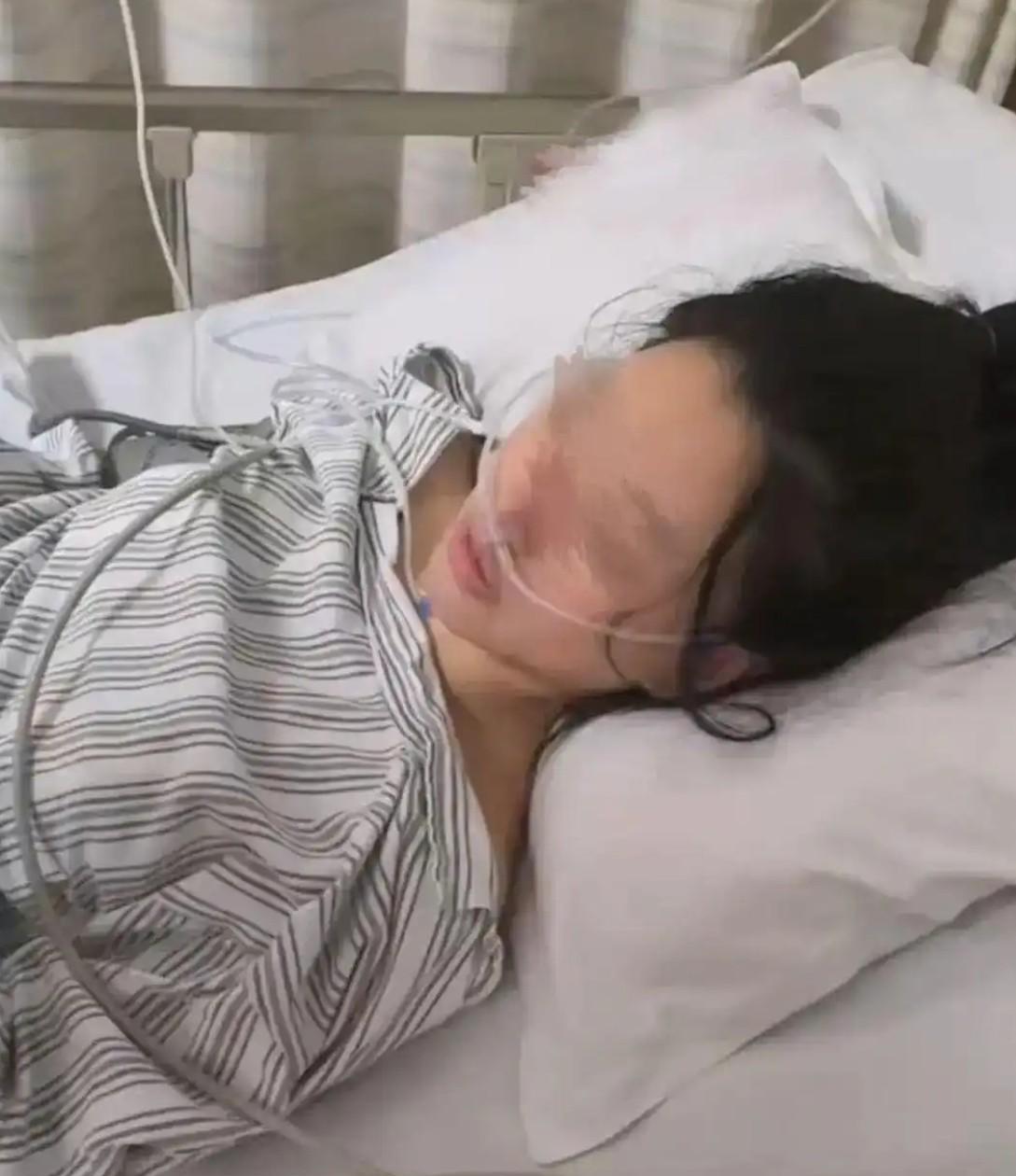 浙江杭州，29岁女子在万象城停车场遭持刀挟持，被迫驾车离开时暗中向男友发送定位。