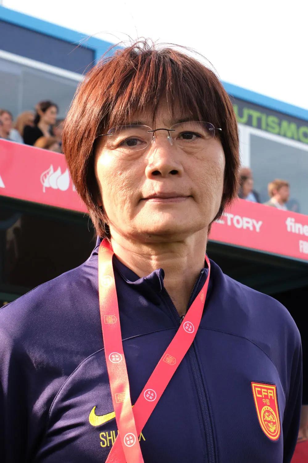 米利西奇下课了，到底谁来当女足主教练，我说应该让水庆霞指导回来！毫无