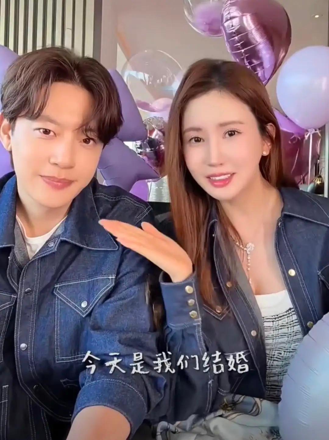 42岁李多海和老公崔东旭一起直播庆祝结婚三周年，现场晒出B超照片，公布怀孕喜讯，