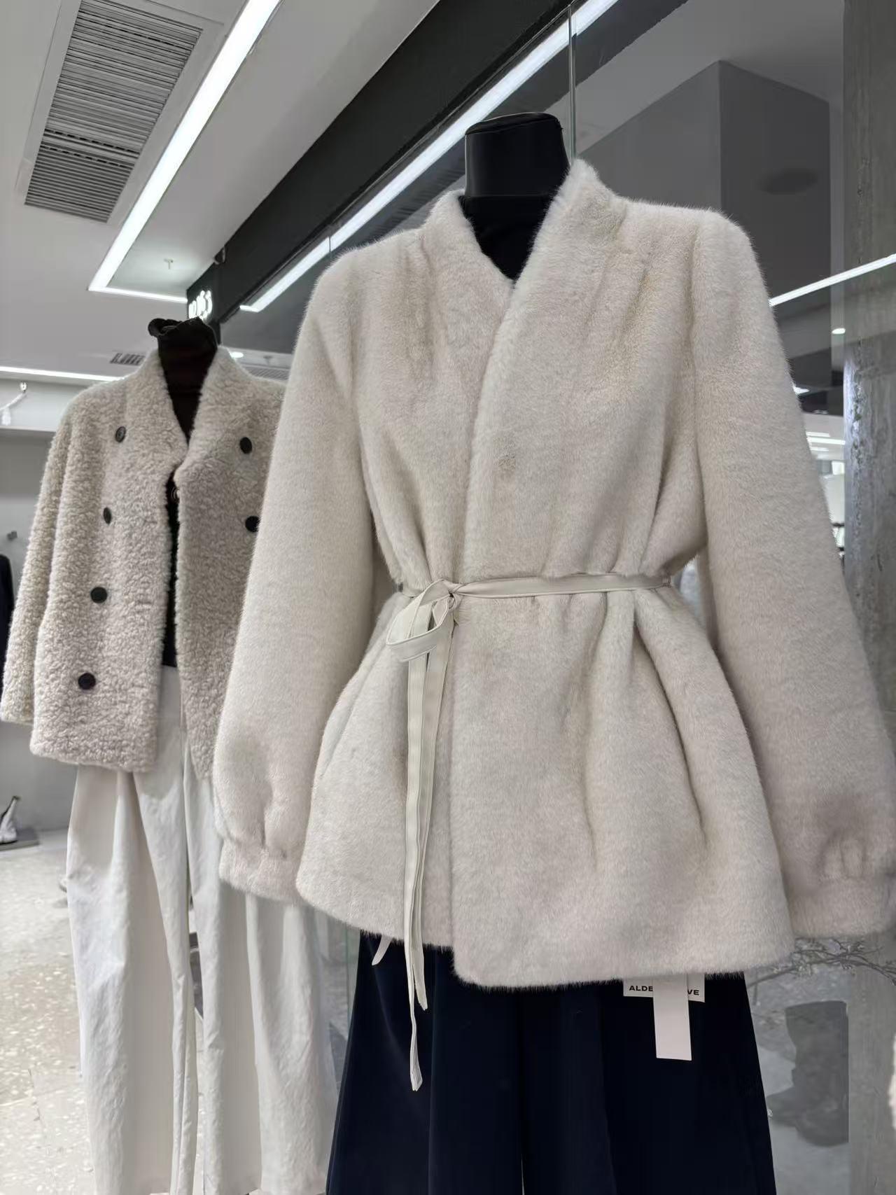 开服装店二十年的表嫂，一句话直接点醒我！她说：“别管衣服多贵，只要不能机洗，