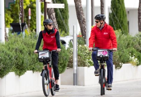 年少不知原配好，错把老妪当成宝，查尔斯三世活成了西方贵族圈的笑柄。摩纳哥亲王阿