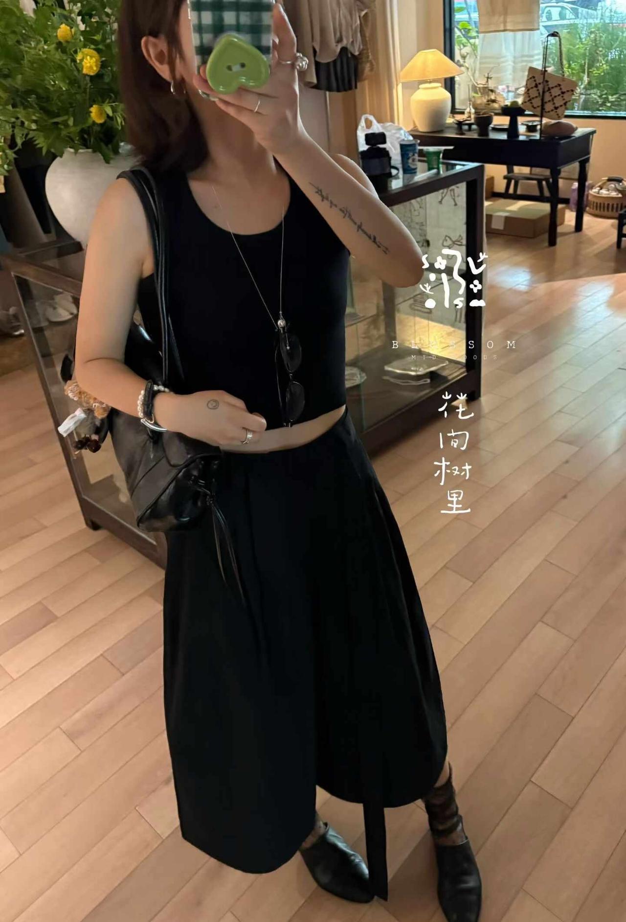 着一身舒适和随性恣意奔赴夏日美好芜湖服装店每日分享新款夏日新款穿搭服装人