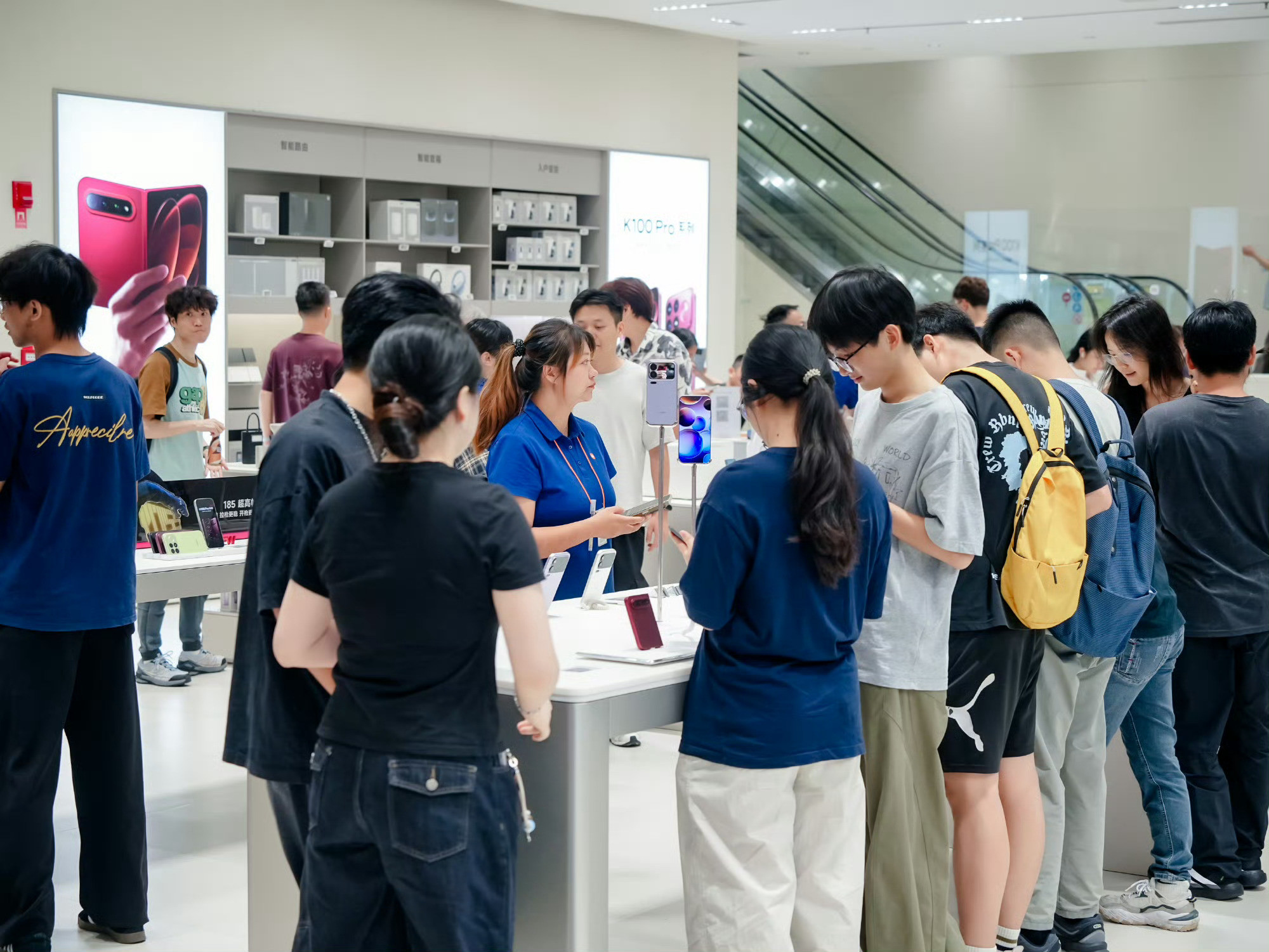 小米高管称门店客流量暴涨400％门店客流能涨400%，我觉得这事比网上多少热搜都
