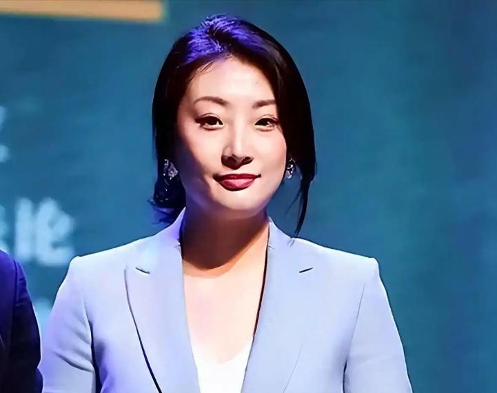 宗馥莉危险了信托处理人这个身份很尴尬最怕说不清。宗馥莉作为执行人，每个