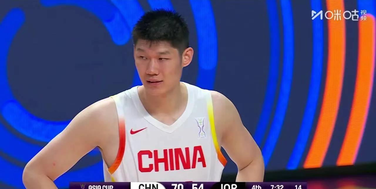 亚洲杯，中国男篮90:68约旦男篮，看完全场比赛，不得不说：一，胡金秋拿下两双