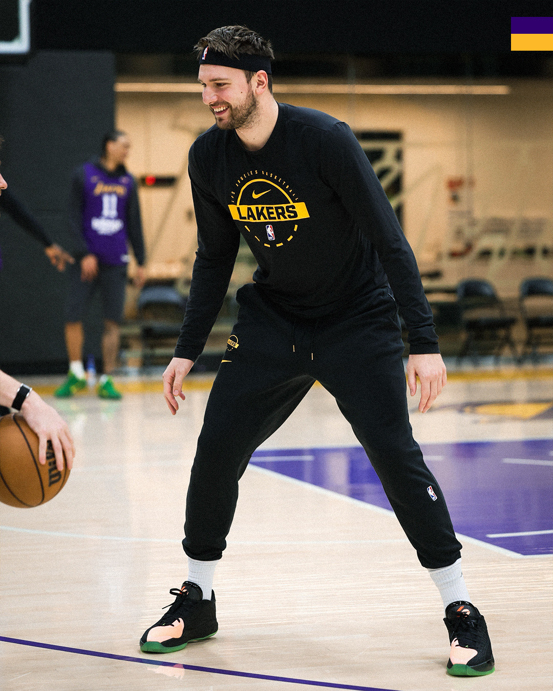 你俩不是不想和对方做朋友吗，怎么形影不离的