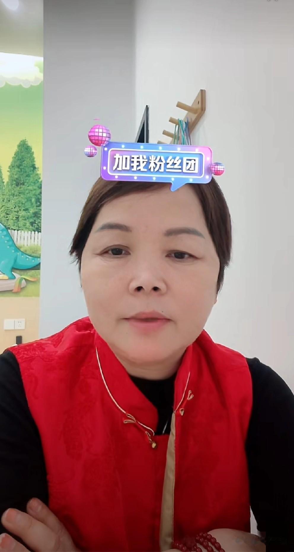 叶锐聪妈妈希望女儿叶梓晴早点嫁出去，因为这个女儿吃的苦太多了，现在弟弟找回来了，