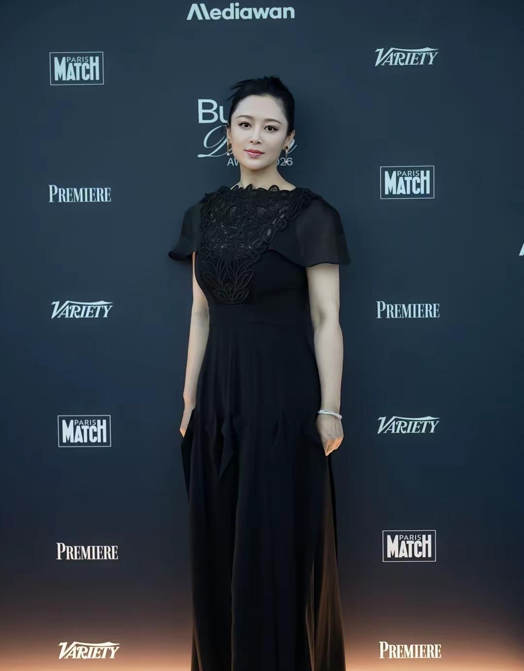 这才是内娱第一美女该有的样子，内娱第一美女陈红57岁的样子让多少人羡慕。曾有一段