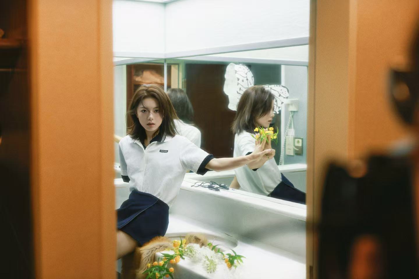 赵今麦cosmo封面赵今麦首位00花登cosmo封面原来是第一位登上的00后小花