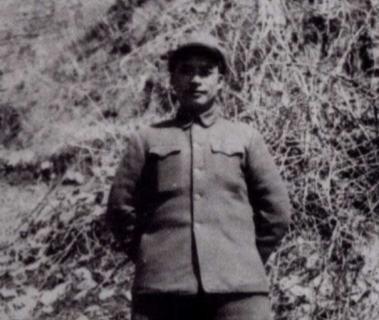 1952年，67军军长在朝鲜离奇去世，彭老总去医院探望，看到遗体的那一刻大惊失色