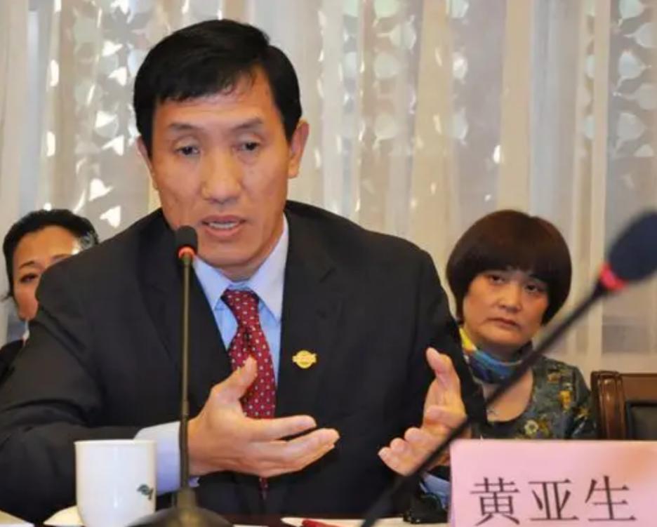 “中国拿什么挑战美国？中国人均收入只相当于美国的8%！”中国经济领域专家黄亚生劝