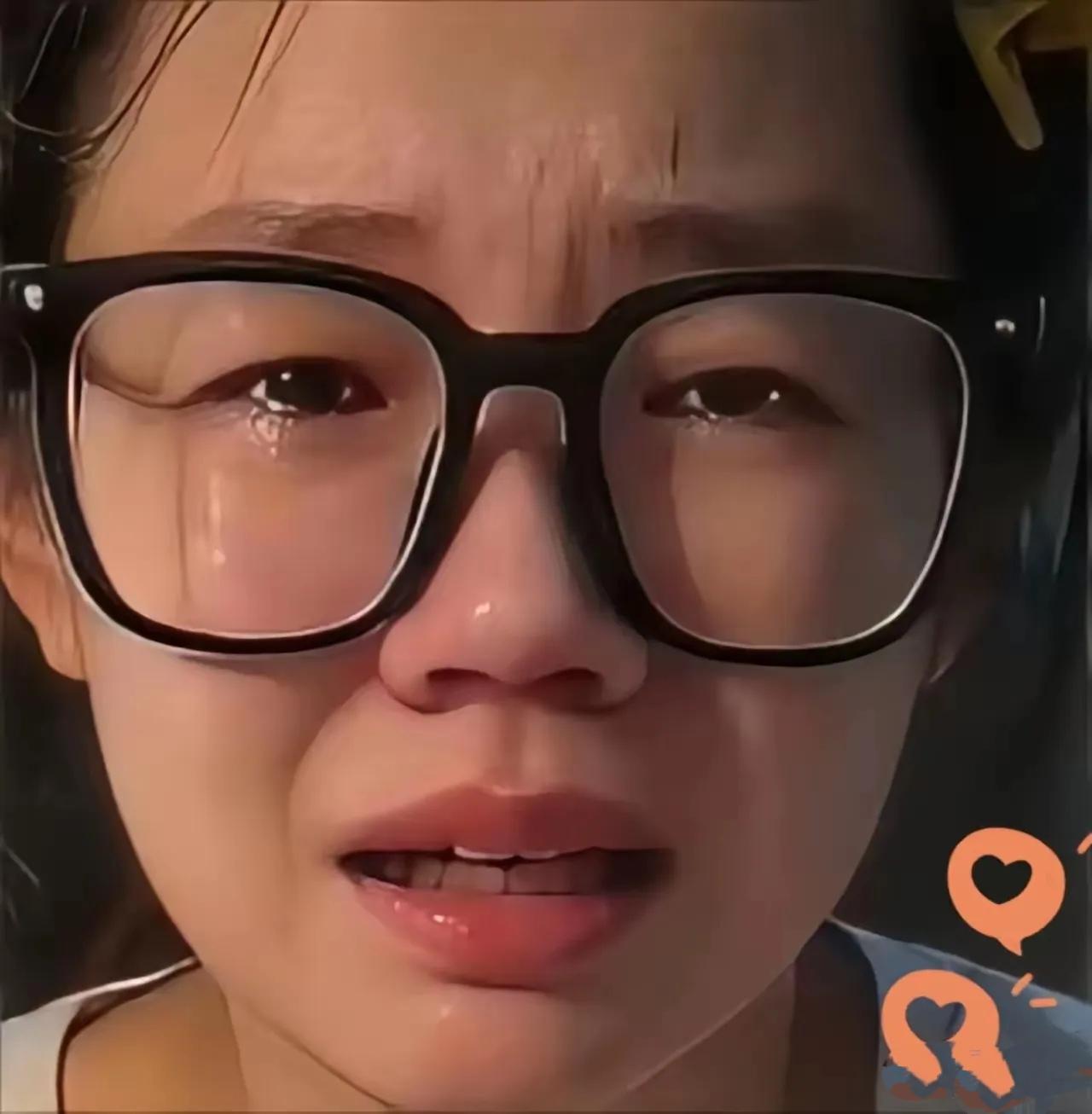 她现在最该做的事，不是哭。是道歉。挨个道歉。第一个，是那个4岁的孩子