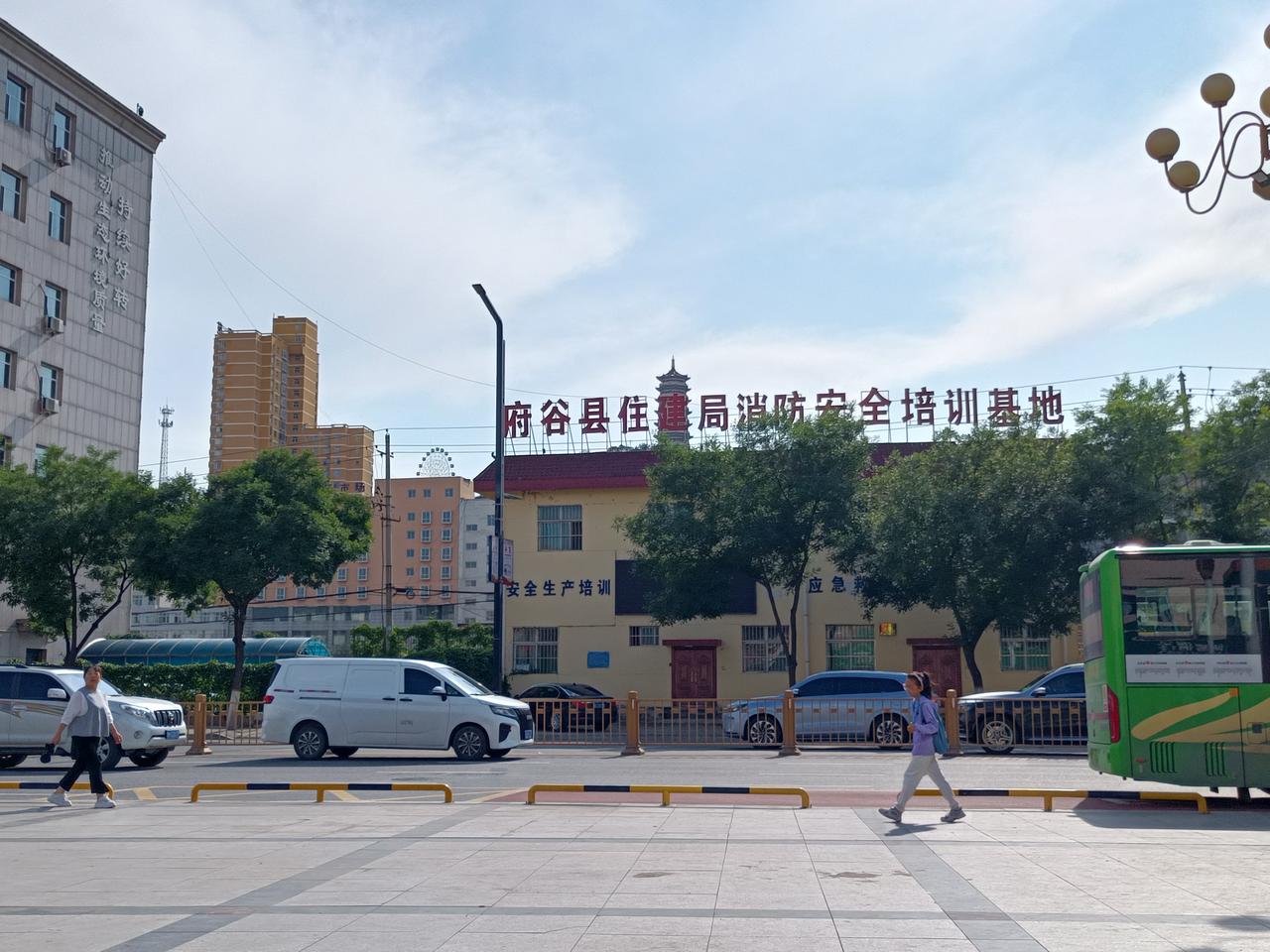 曲江划给雁塔后，大概率对曲江的房价没啥影响，或许多少还会小涨？前两天来府谷出差