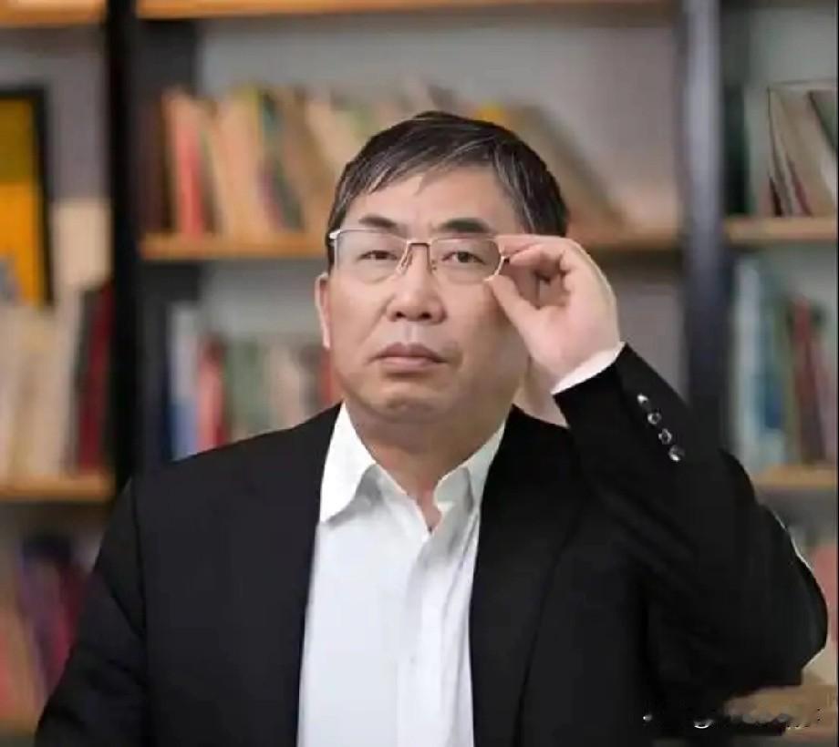 聂卫平儿子聂云青，最近被翻了出来。好多人说，这孩子长得真不像爹，反而像舅舅王刚