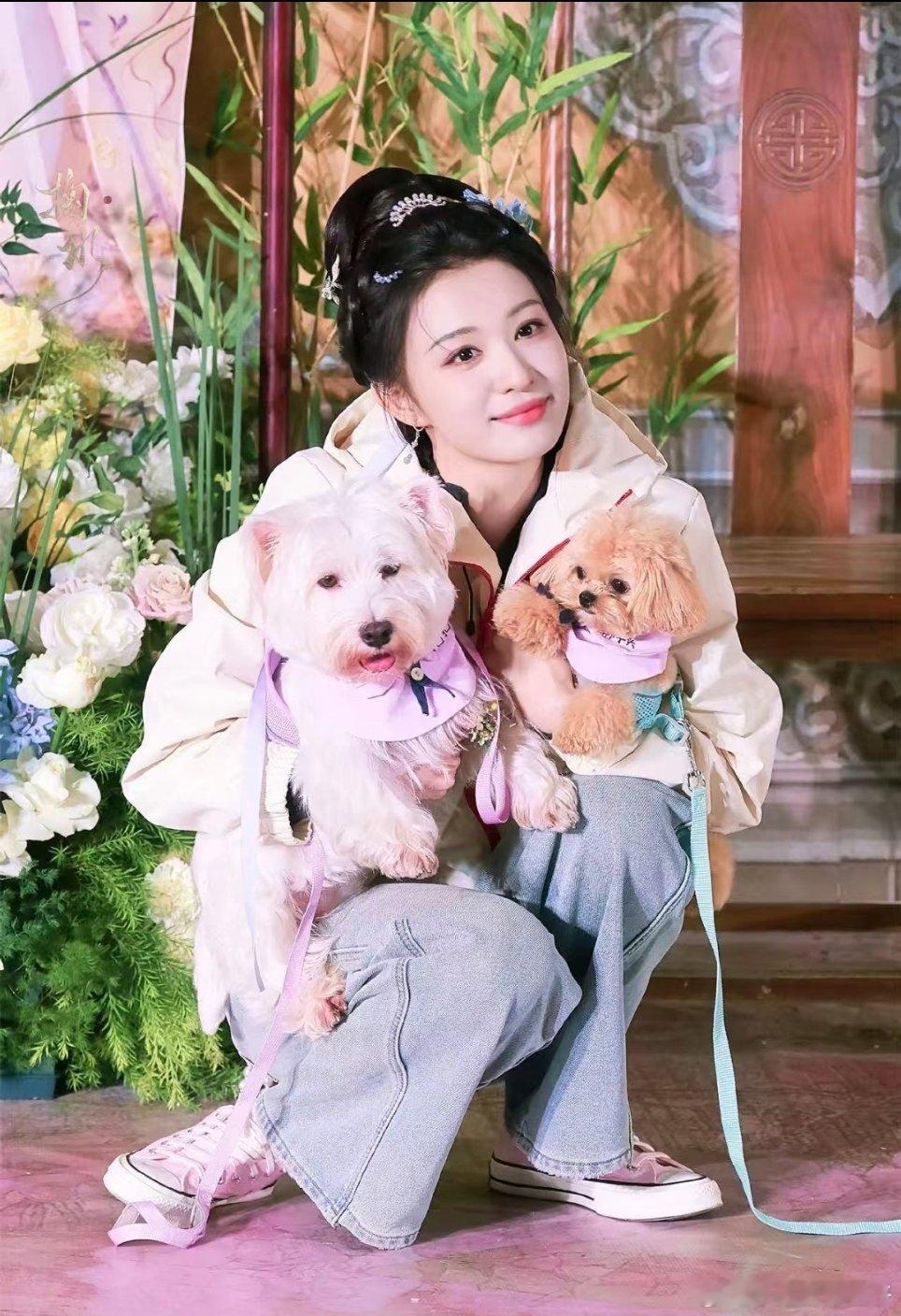 这是王楚然的亲姐妹吗？简直一模一样。