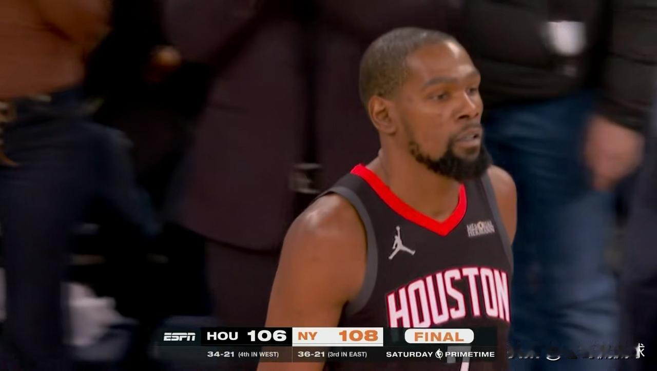 NBA巨星杜兰特百分之百后悔加盟火箭了！今天火箭在客场惨遭尼克斯的大逆转，最后以