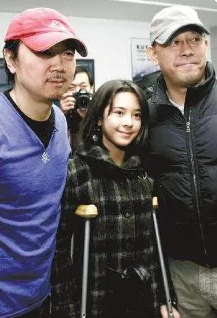 姜一郎是姜文和法国前妻所生的女儿。2007年12月，姜一郎跟随父亲姜文探班摇滚