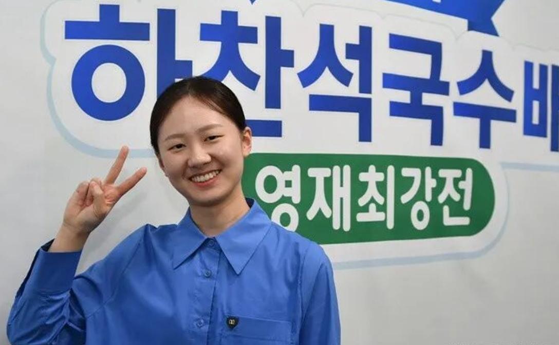 韩国棋战~金恩持再夺兰雪轩杯冠军12月9日，韩国金恩持九段在中国福州刚结束